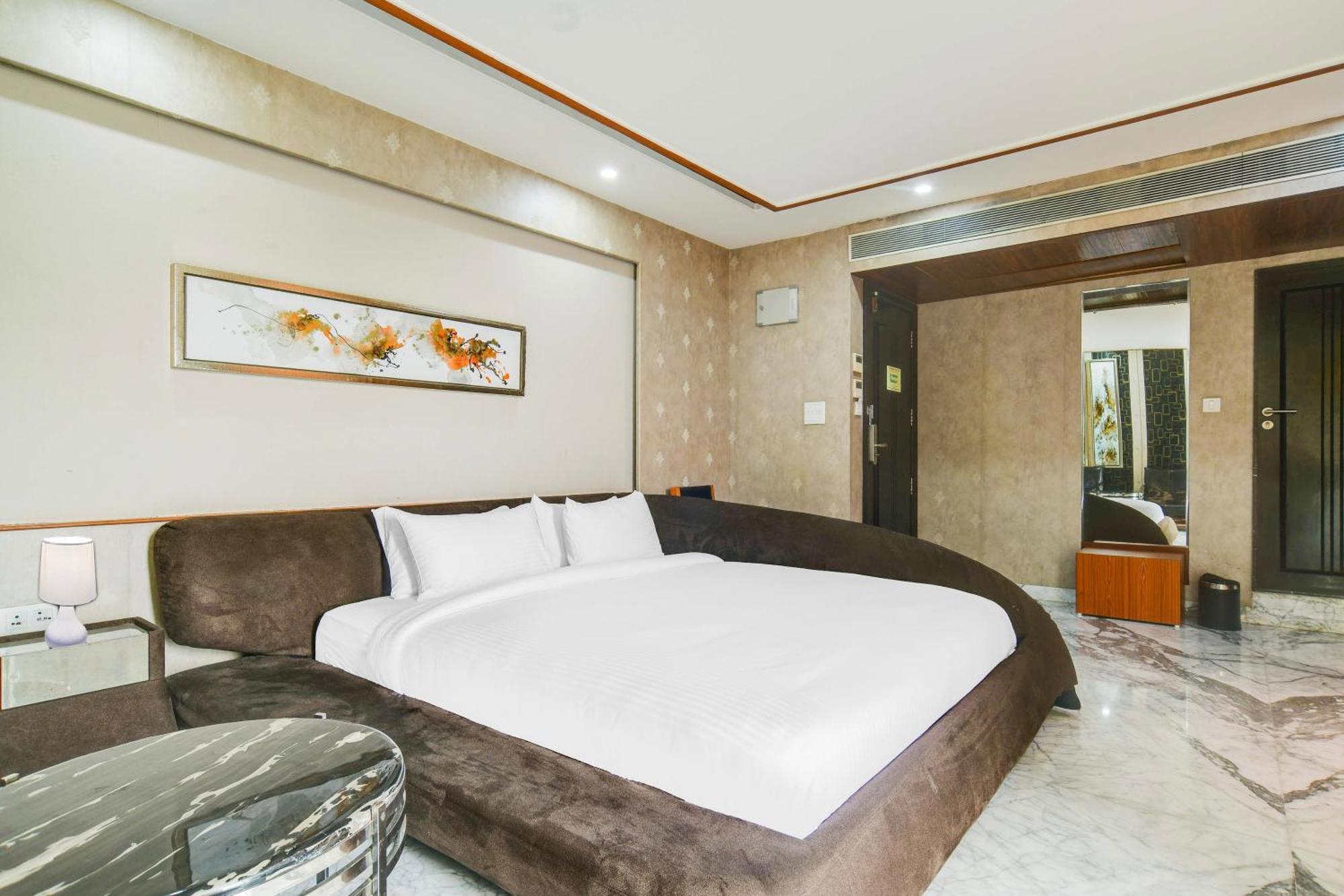 Hotel Palette Sapphire Star Chappan Market