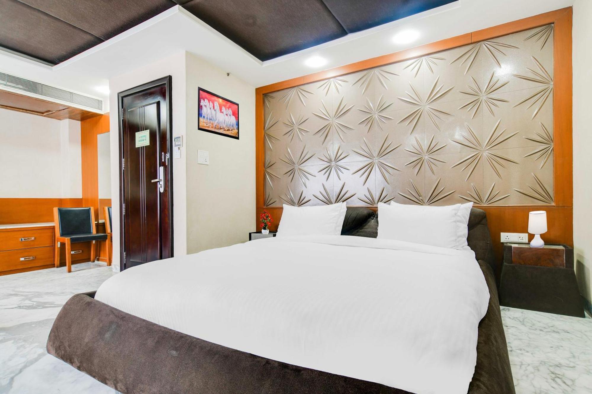 Palette Sapphire Star Chappan Market Hotel *