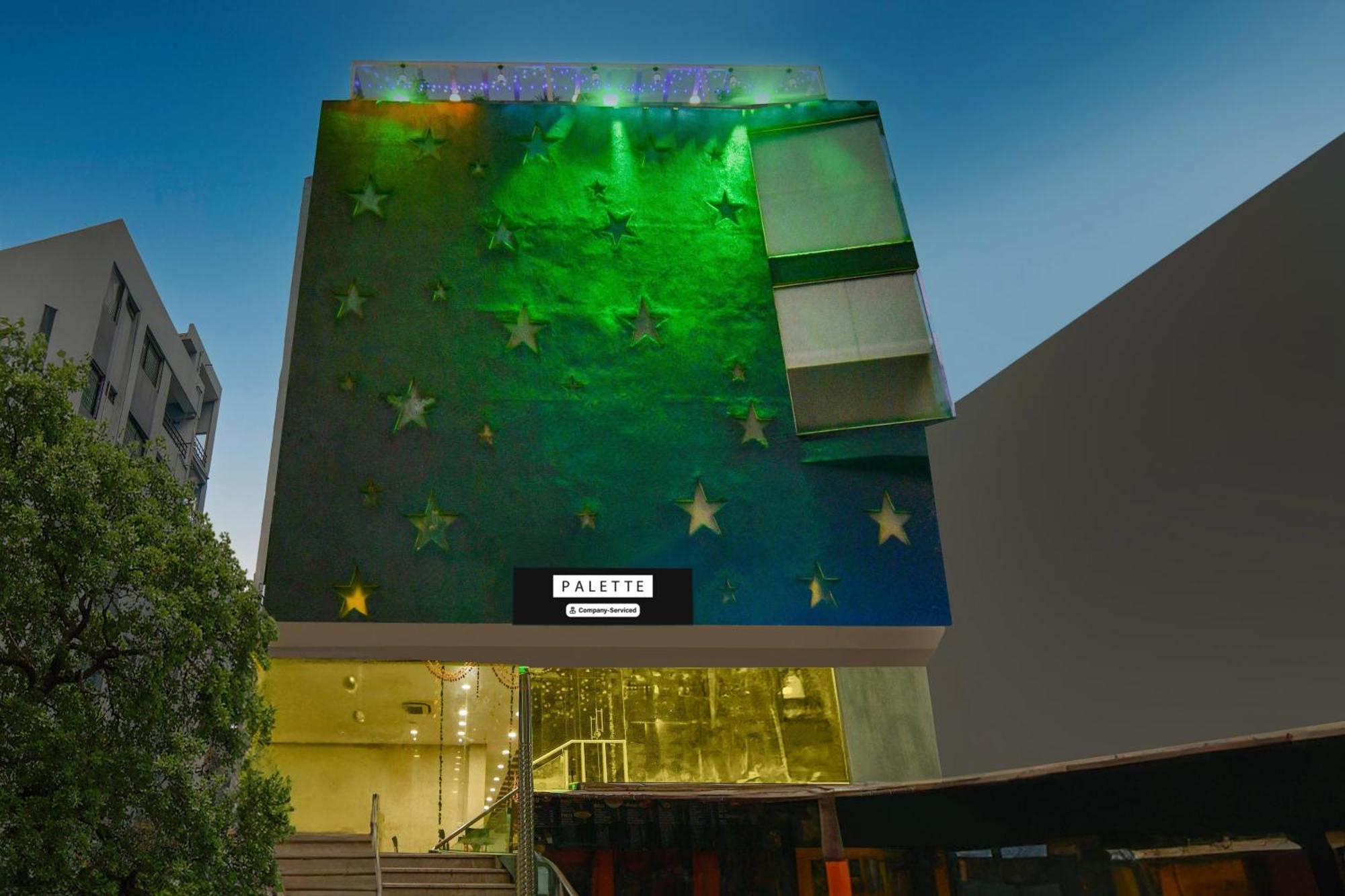 Palette Sapphire Star Chappan Market