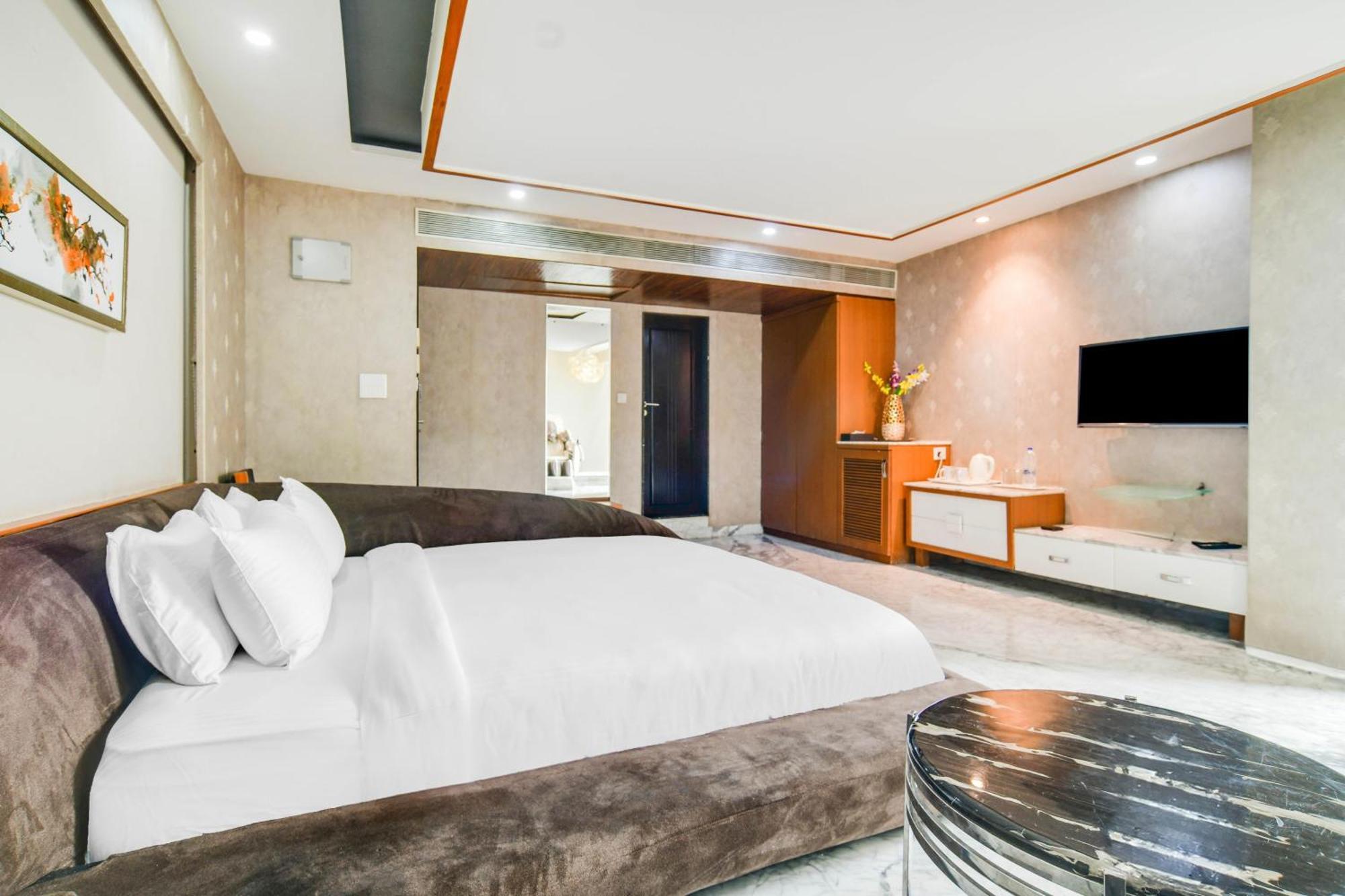 Palette Sapphire Star Chappan Market Hotel Indore