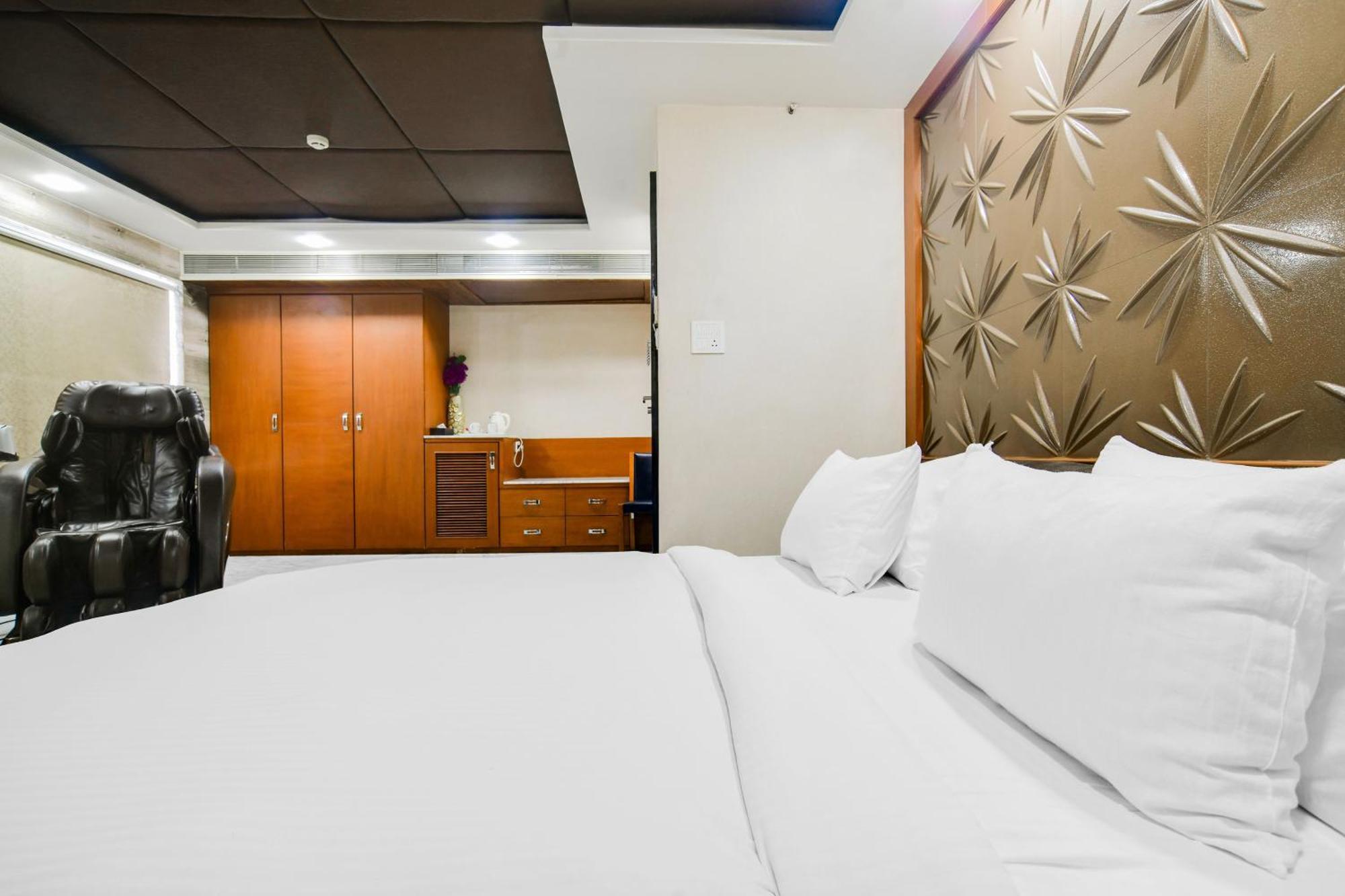 Hotel Palette Sapphire Star Chappan Market
